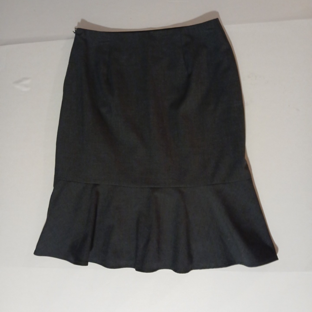 Worthington  Woman Skirt Size 6 Lined side zip flared bottom career